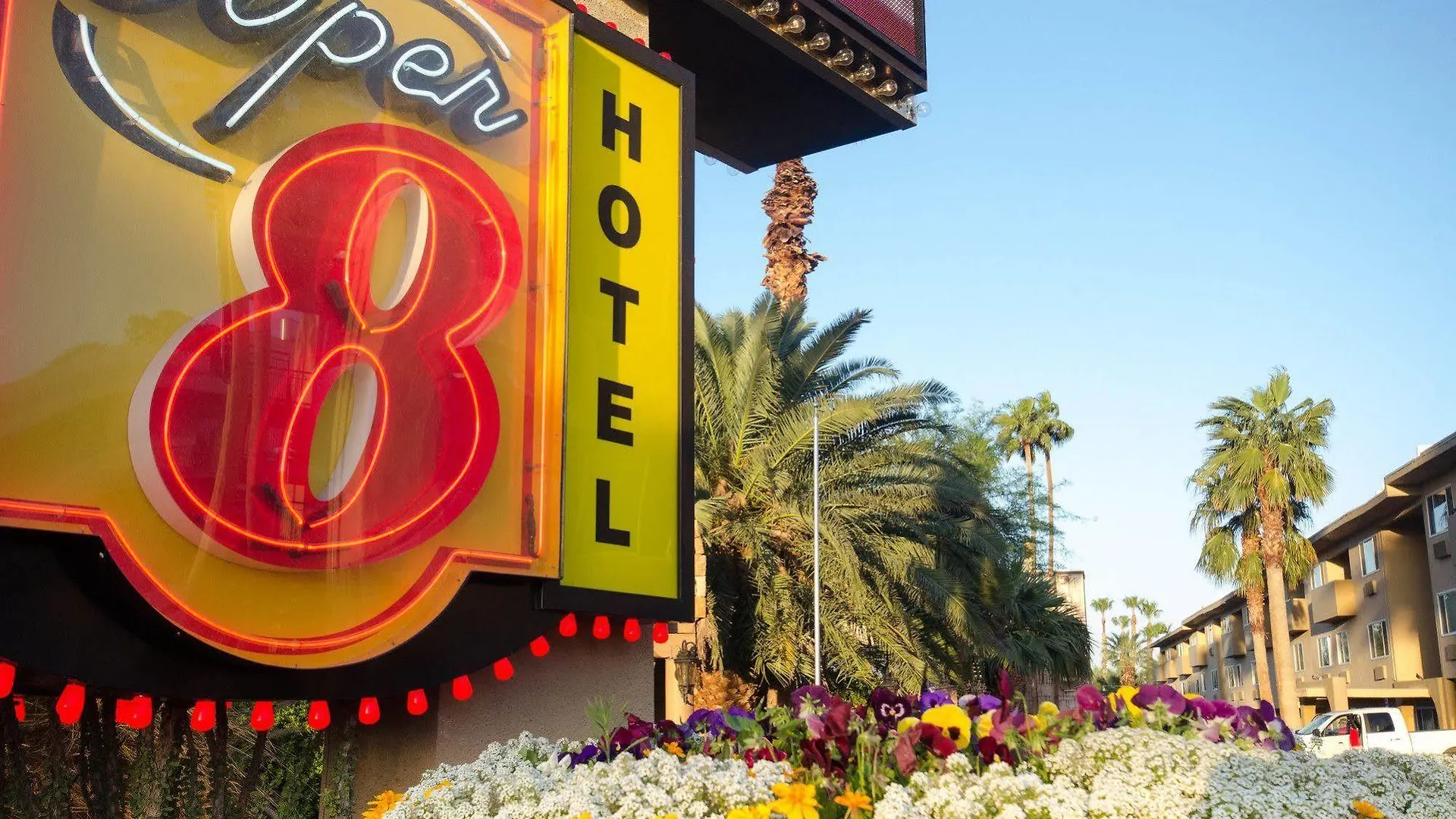 Super 8 By Wyndham Las Vegas North Strip/Fremont St. Area Hotel