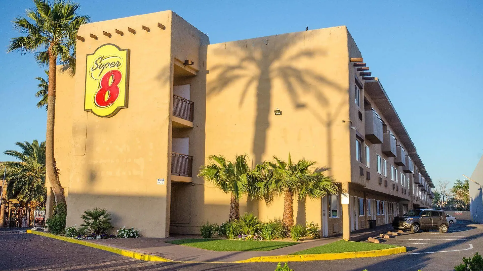 Super 8 By Wyndham Las Vegas North Strip/Fremont St. Area Hotel